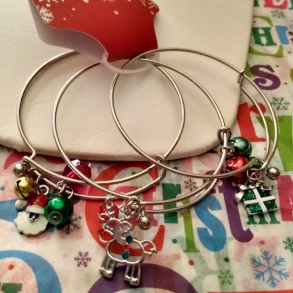 3pc SET KOHL'S Christmas Jingle Bell/Present/Reindeer/Santa Charm Bracelets**NEW - Picture 2 of 4